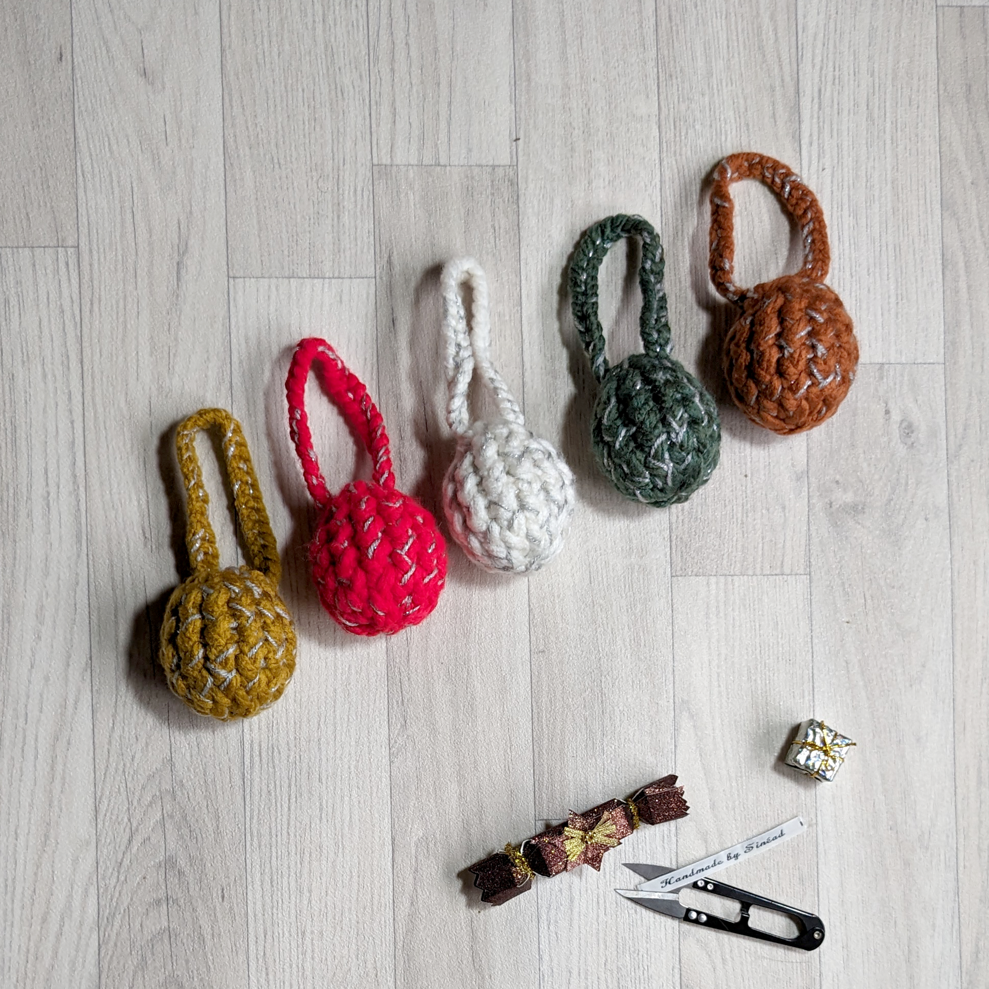 Knitted Baubles mixed Colours