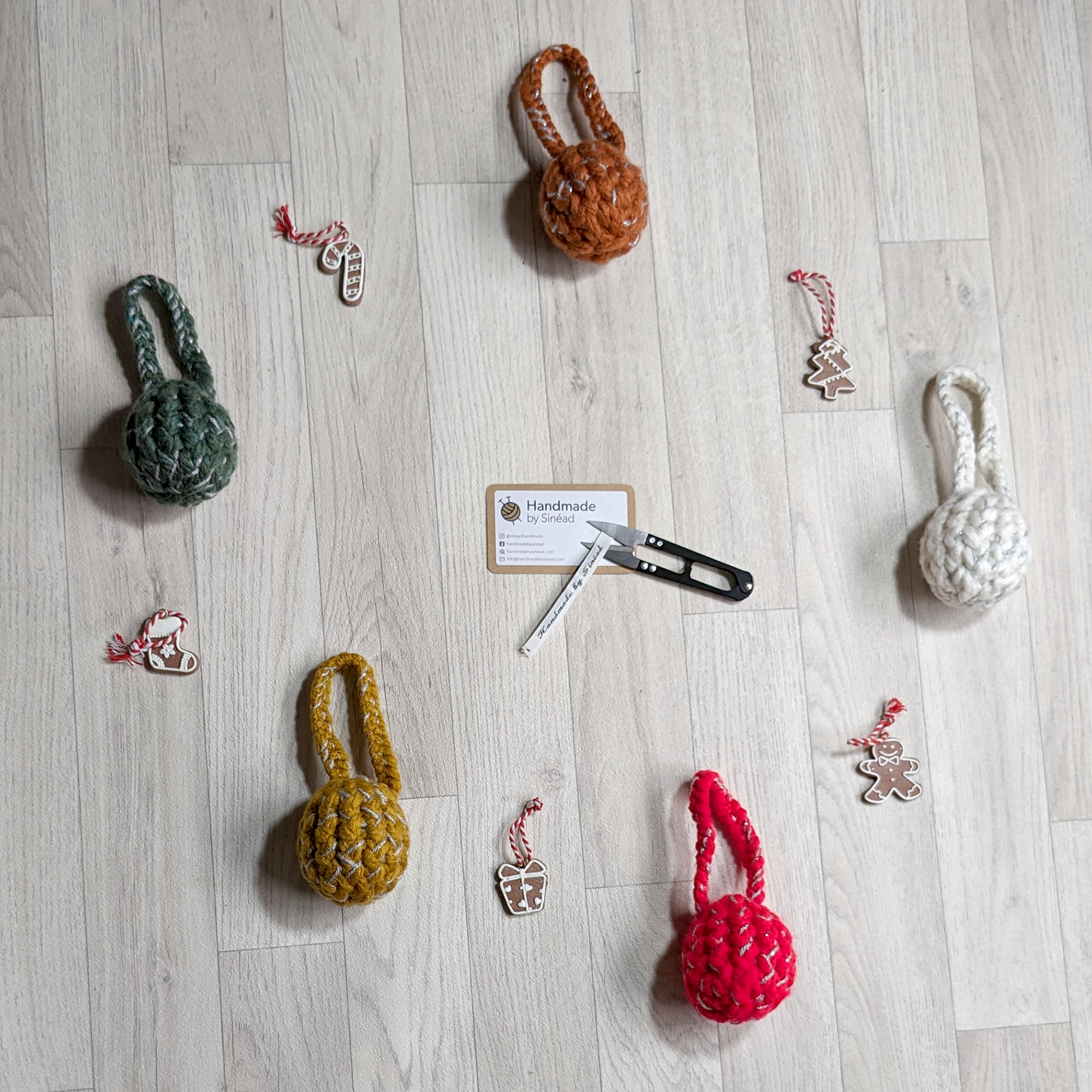 Knitted Bauble Tree Decoration (Mixed) - Image 3